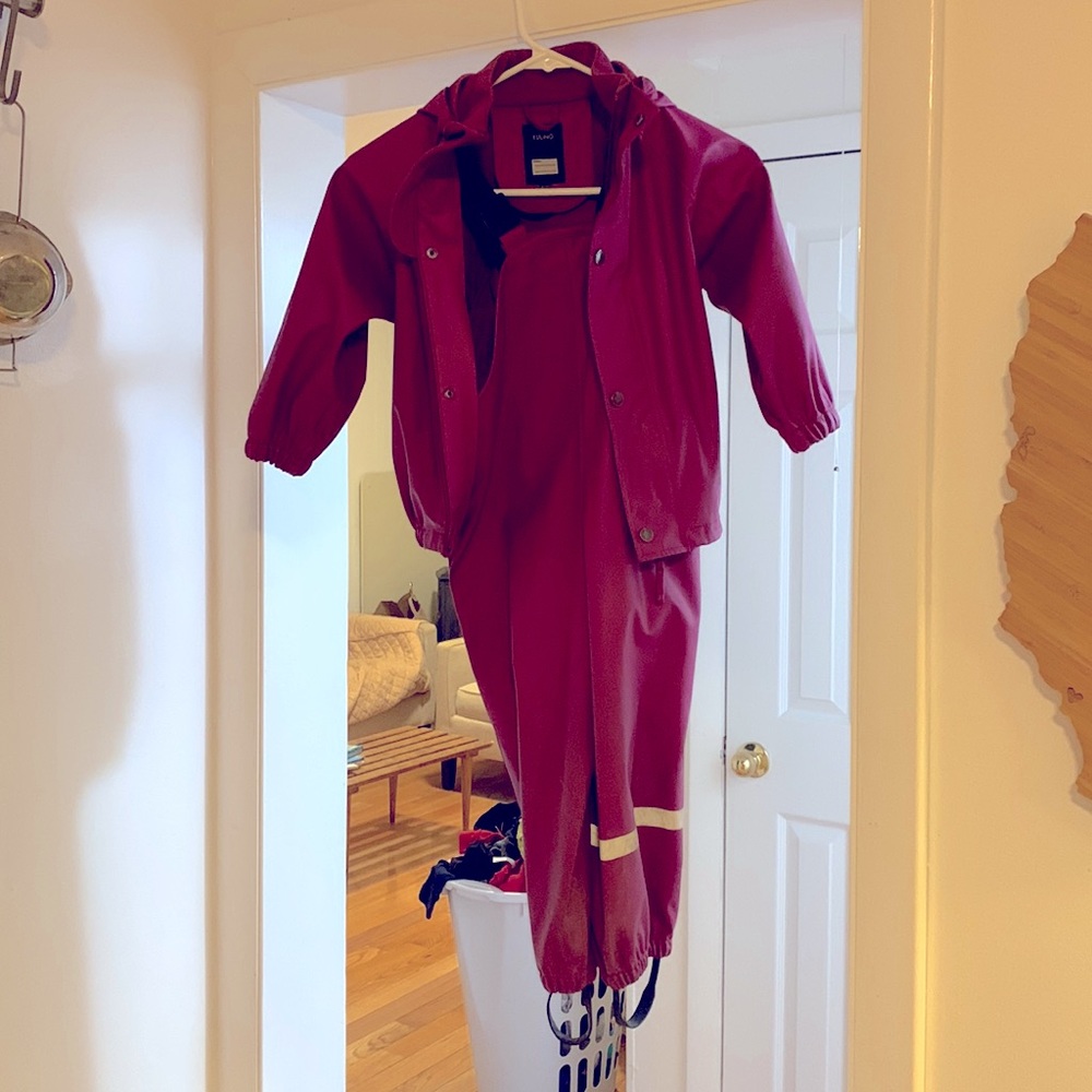 Kuling Rain jacket and coveralls. Size. Euro 98/104 US Size 4T